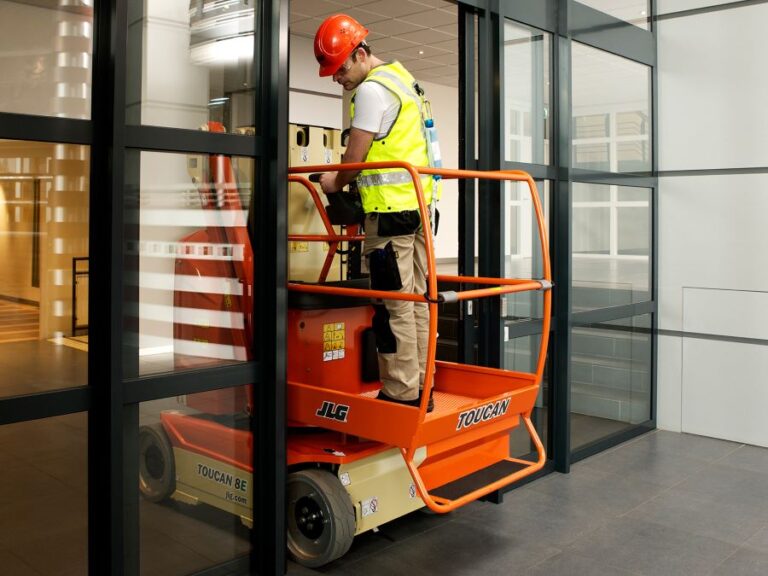 JLG Toucan Mast Boom Lift